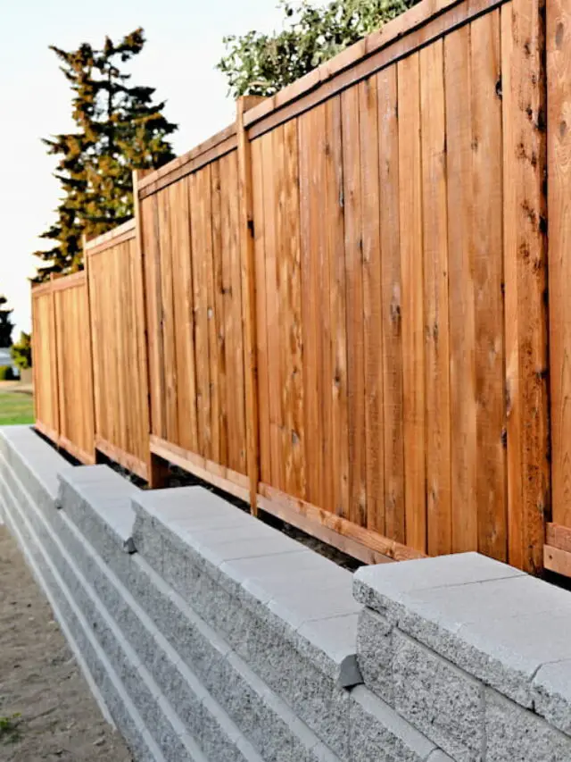 7 Tips for Making a Fence Out of Landscape Timbers